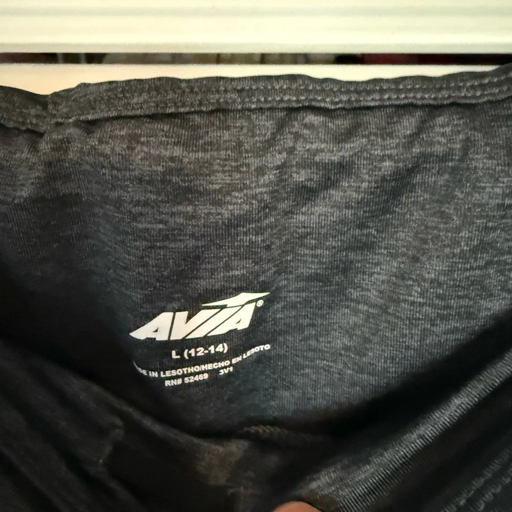 Avis Black cropped Yoga Pants with side pockets - Picture 3 of 4